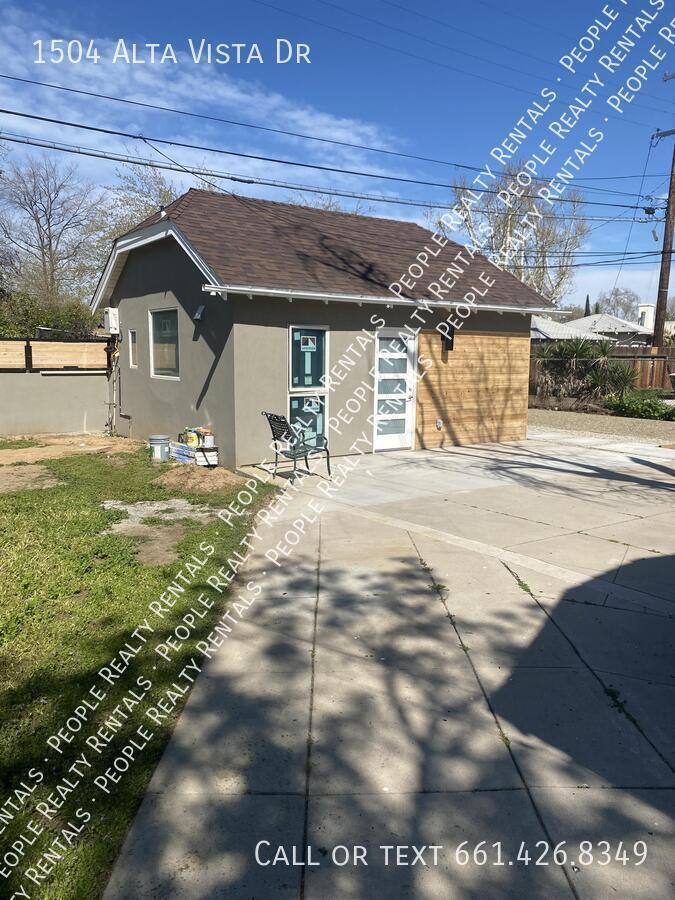 House for rent at 1504 Alta Vista Dr, Bakersfield, CA 93305