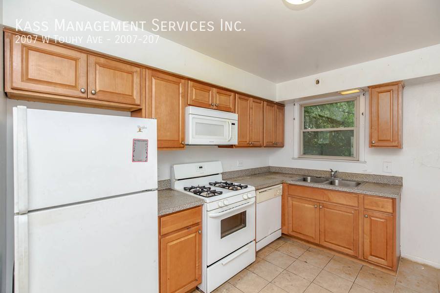 Apartment for rent at 2007 W Touhy Ave #207, Chicago, IL 60626