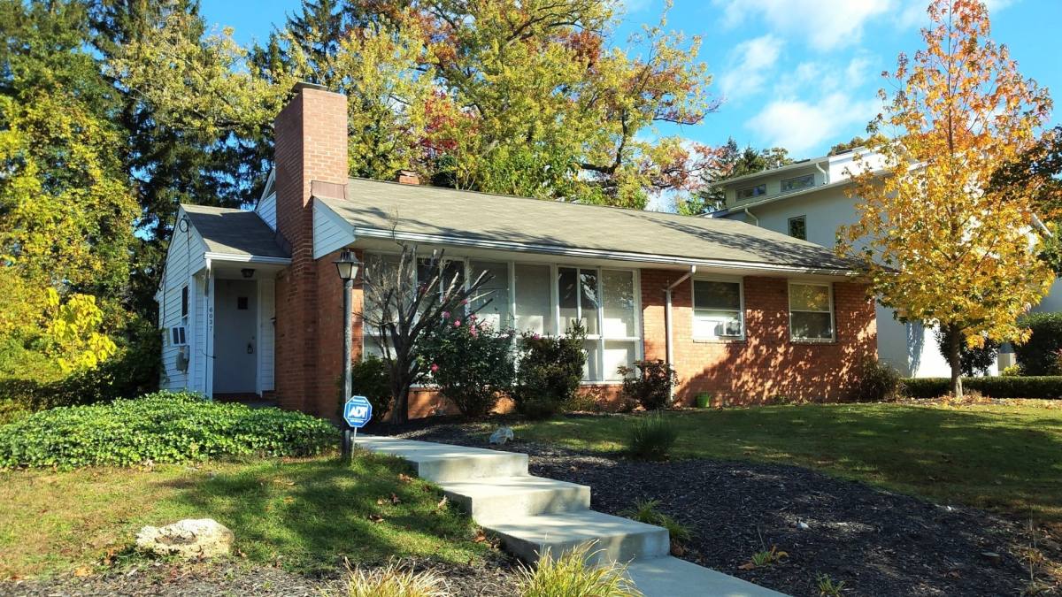 House for rent at 6037 Grosvenor Lane, Bethesda, MD 20814