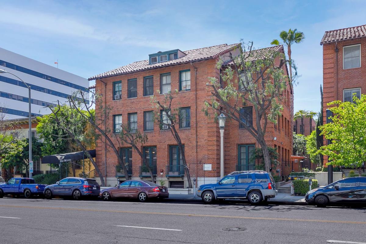 Apartment for rent at 149 S Los Robles Ave, Pasadena, CA 91101