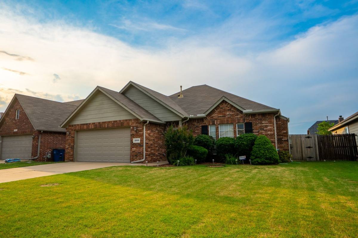 House for rent at 18909 E 49th Place S, Tulsa, OK 74134