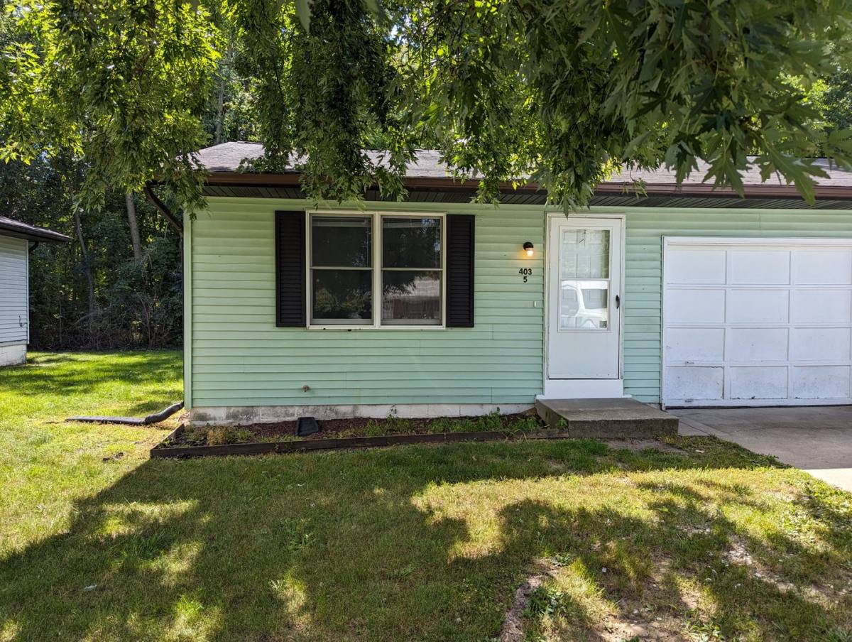 Apartment for rent at 403 E Palm Dr, Syracuse, IN 46567
