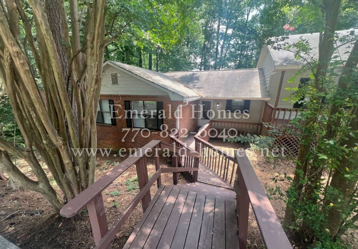 Apartment for rent at 3075-3077 Sarah Lou Dr, Snellville, GA 30078