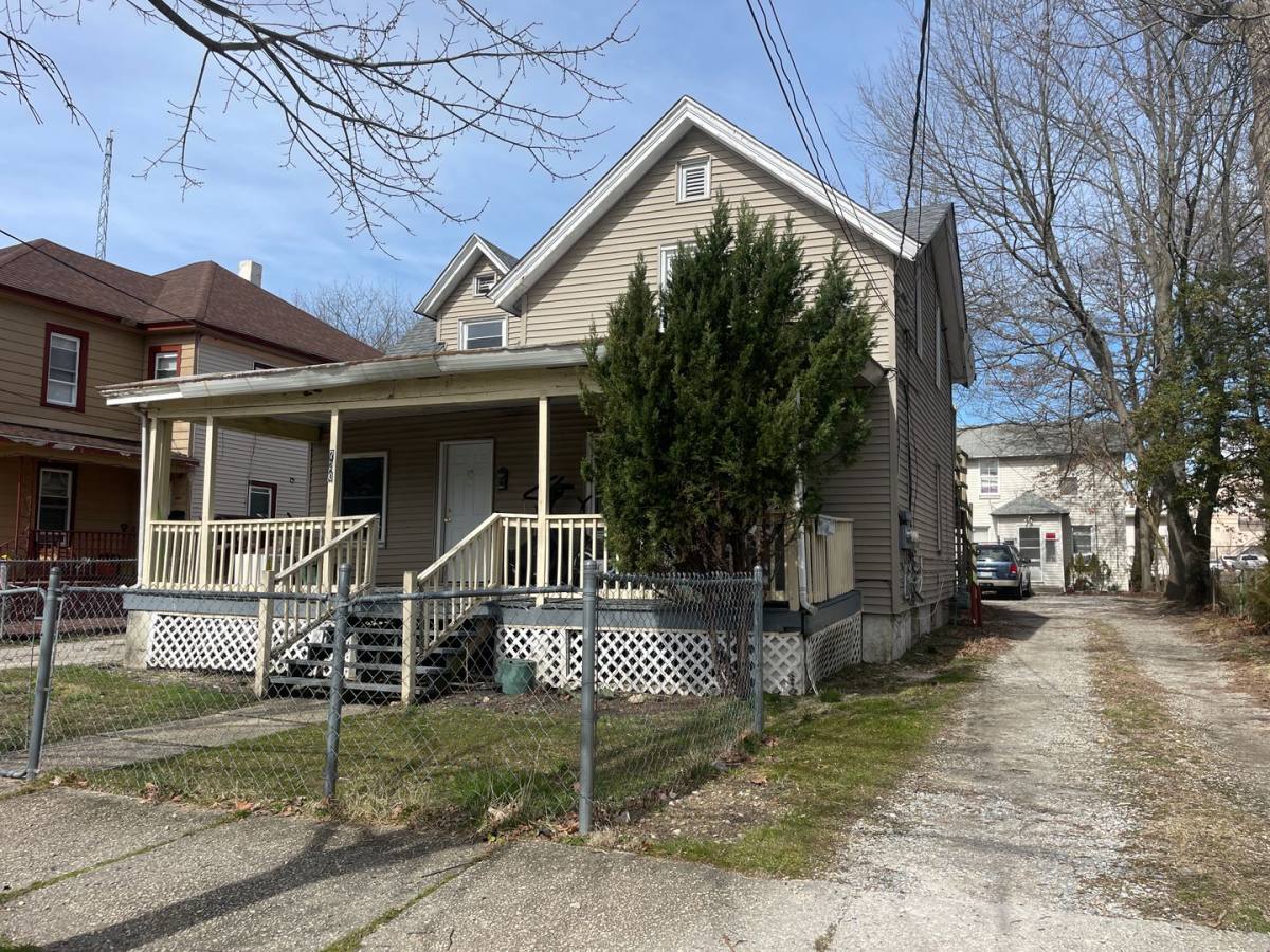 Apartment for rent at 718-720 E Grape St, Vineland, NJ 08360