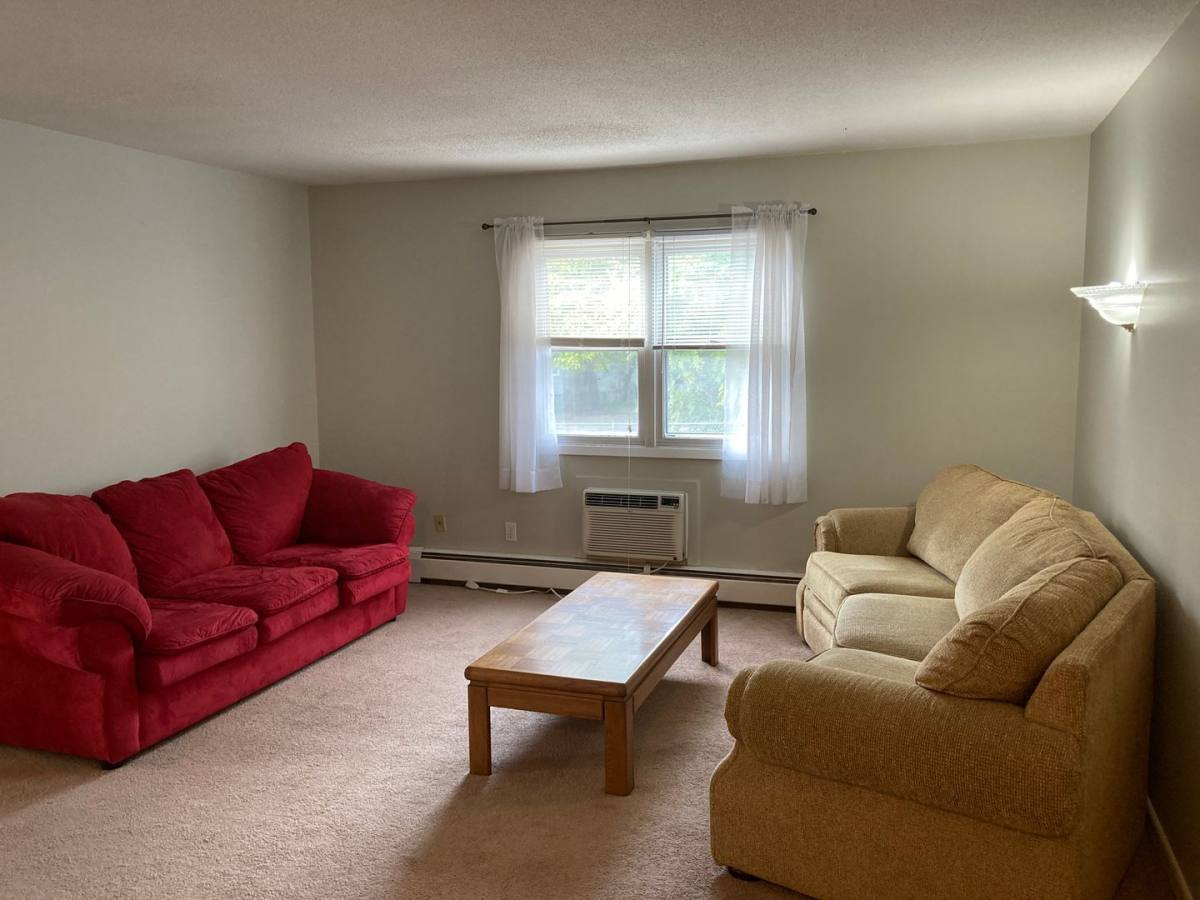 Apartment for rent at 1414 30th St, Des Moines, IA 50311