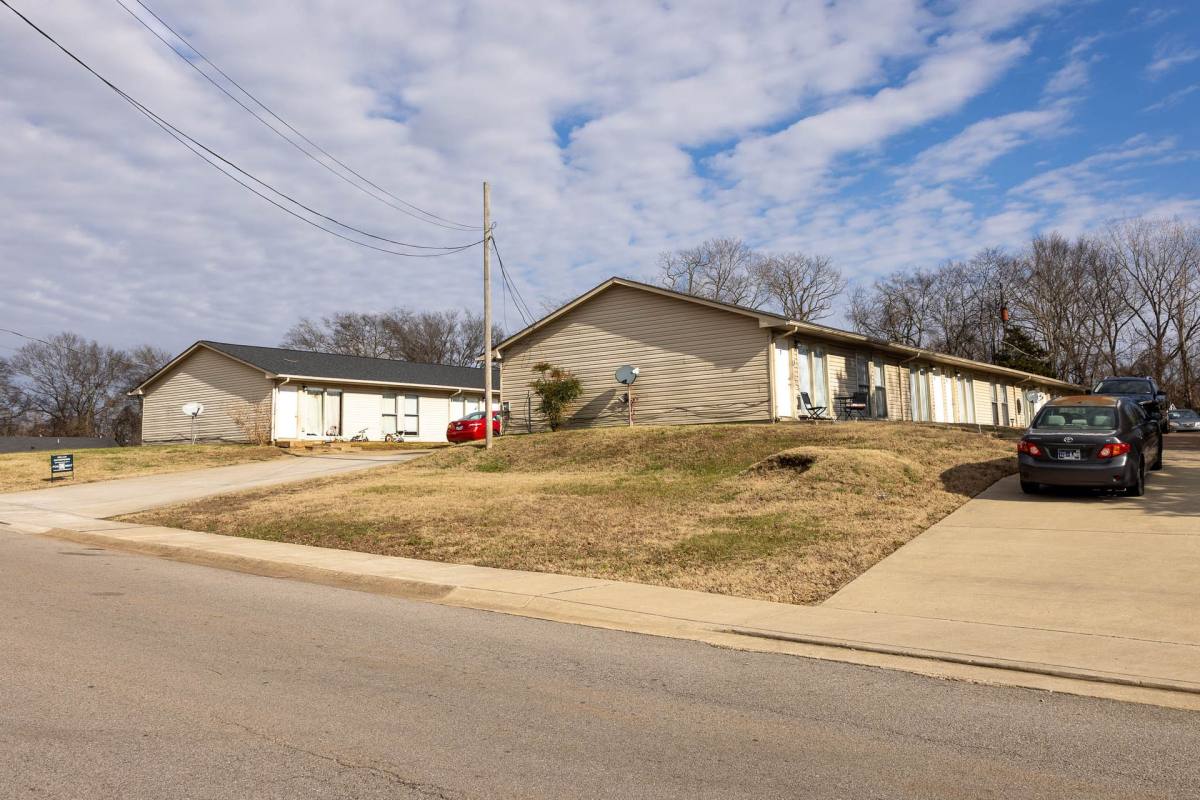 Apartment for rent at 211 Oak St, Clarksville, TN 37042
