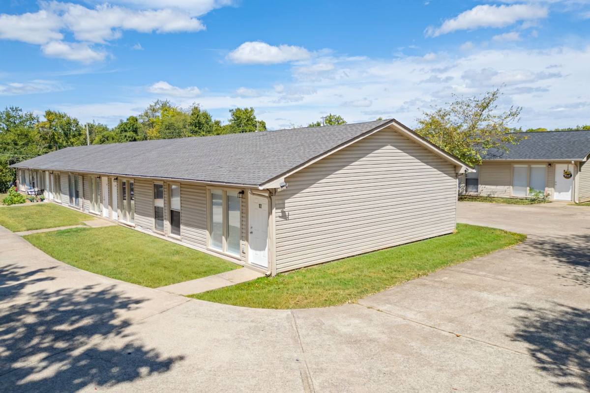 Apartment for rent at 211 Oak St, Clarksville, TN 37042