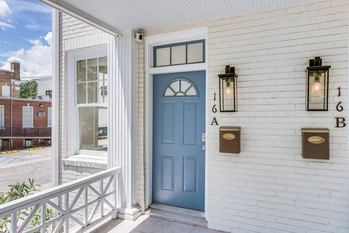 Apartment for rent at 16 E 37th, Savannah, GA 31401