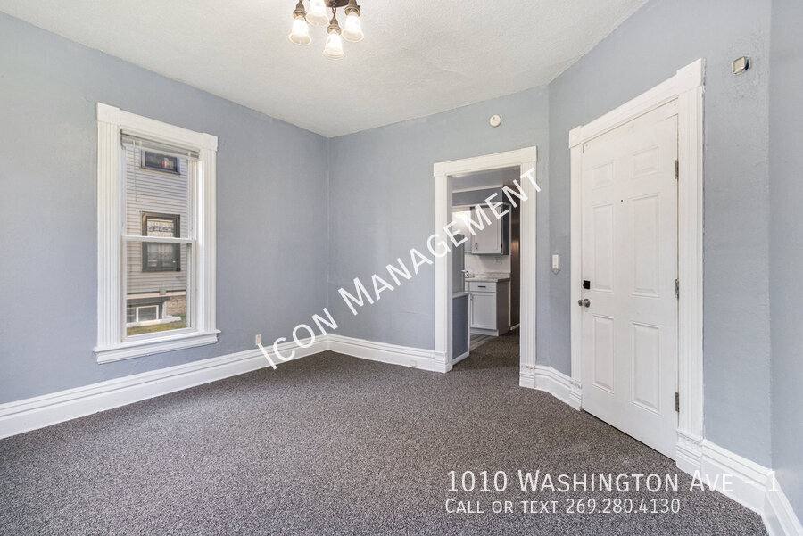 Apartment for rent at 1010 Washington Ave #1, Kalamazoo, MI 49001