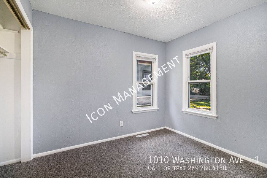 Apartment for rent at 1010 Washington Ave #1, Kalamazoo, MI 49001