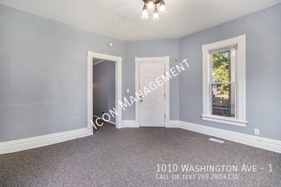 Apartment for rent at 1010 Washington Ave #1, Kalamazoo, MI 49001