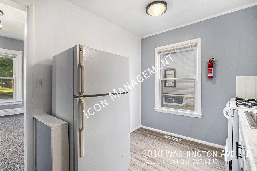 Apartment for rent at 1010 Washington Ave #1, Kalamazoo, MI 49001