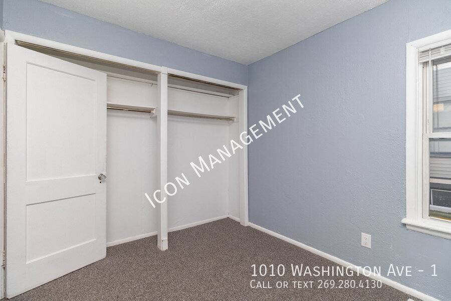 Apartment for rent at 1010 Washington Ave #1, Kalamazoo, MI 49001