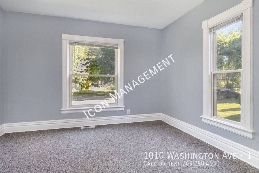 Apartment for rent at 1010 Washington Ave #1, Kalamazoo, MI 49001