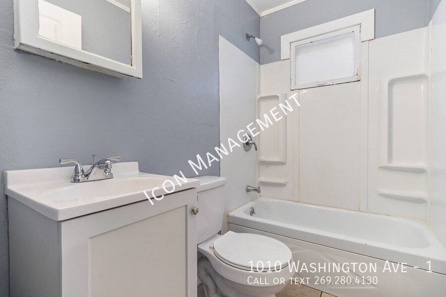 Apartment for rent at 1010 Washington Ave #1, Kalamazoo, MI 49001