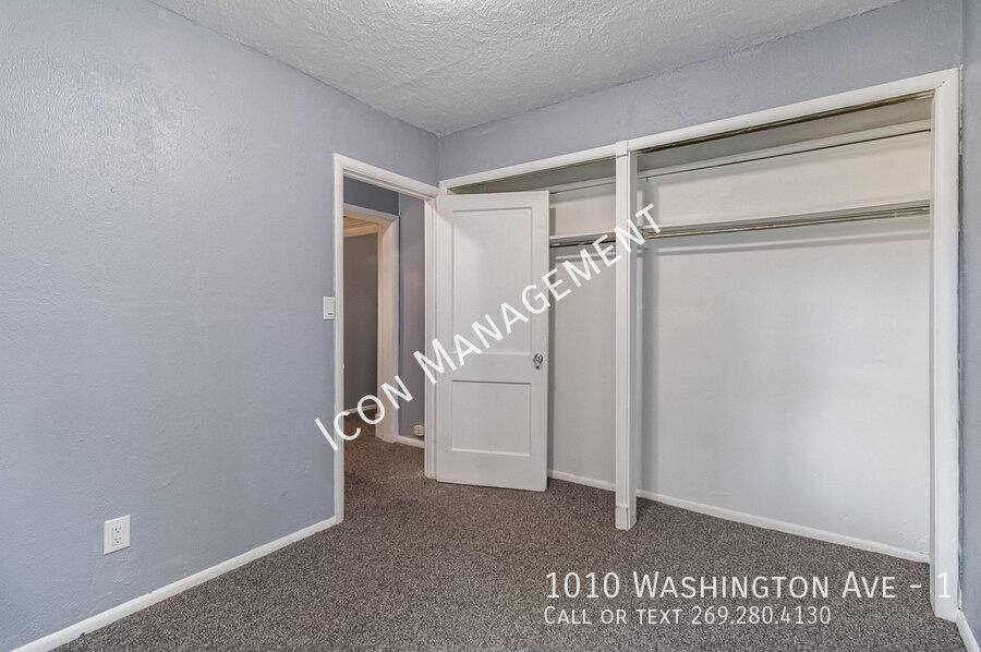 Apartment for rent at 1010 Washington Ave #1, Kalamazoo, MI 49001