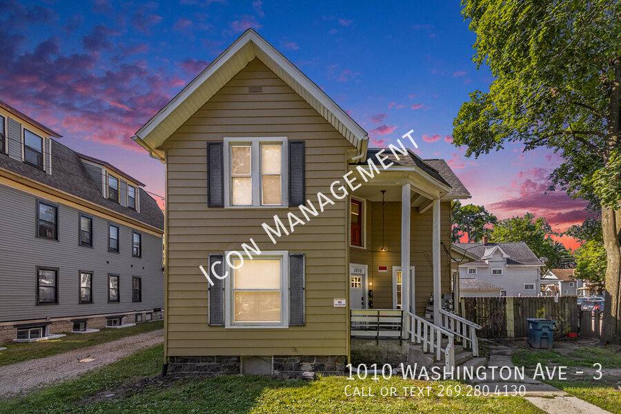 Apartment for rent at 1010 Washington Ave #3, Kalamazoo, MI 49001