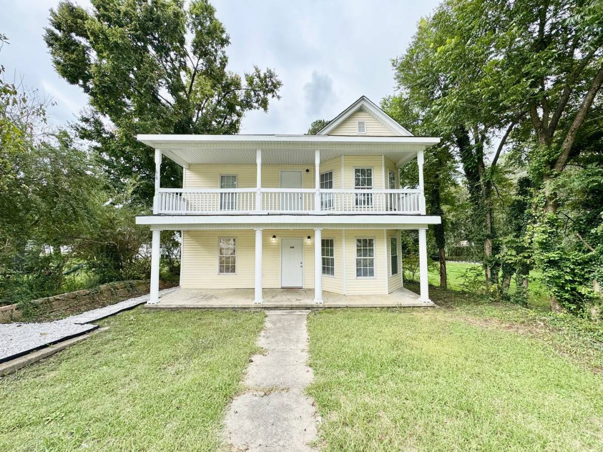 Apartment for rent at 1510 11th St, Victoria, VA 23974