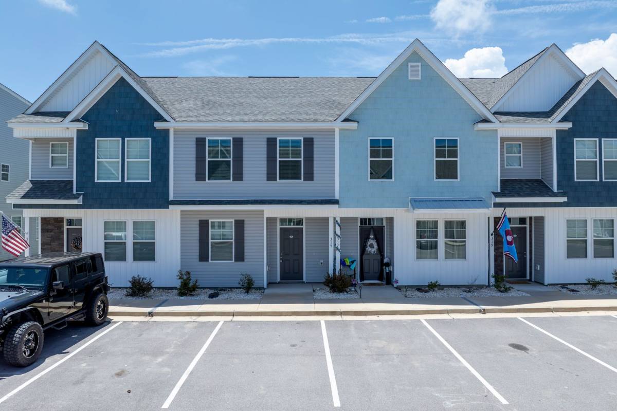 Townhouse for rent at 315 Starfish Lane, Sneads Ferry, NC 28460