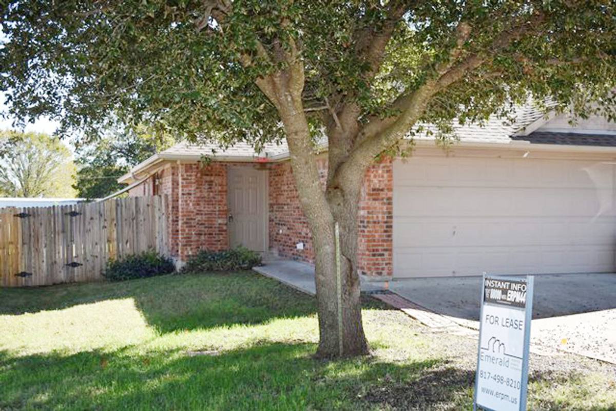 Apartment for rent at 752-764 Stribling Circle, Azle, TX 76020