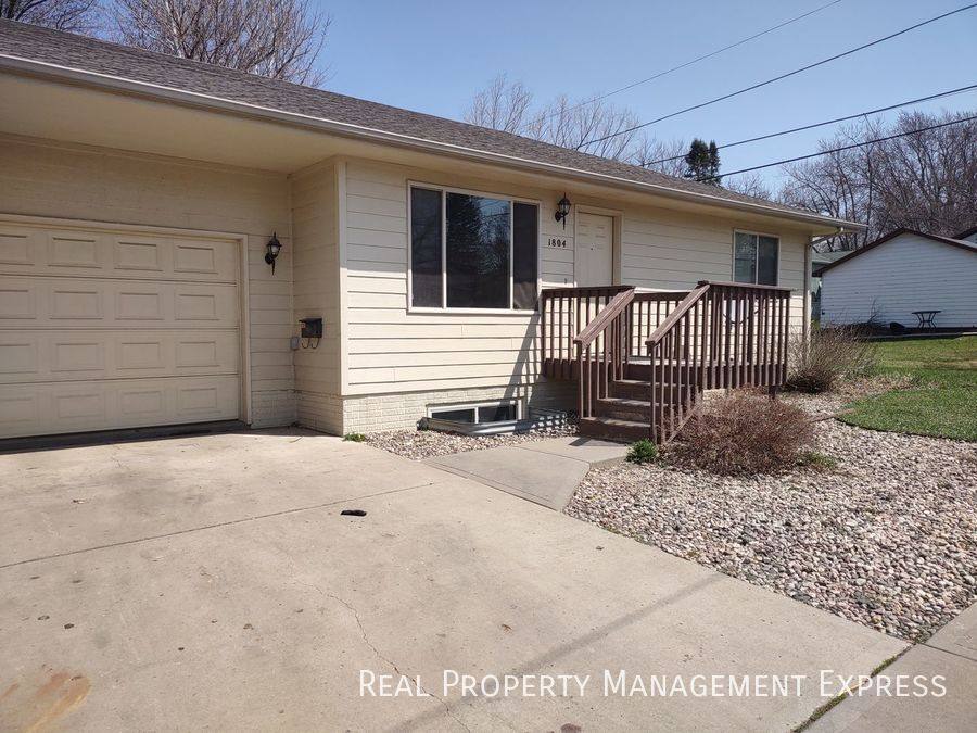 House for rent at 1804 E 12th St, Sioux Falls, SD 57103