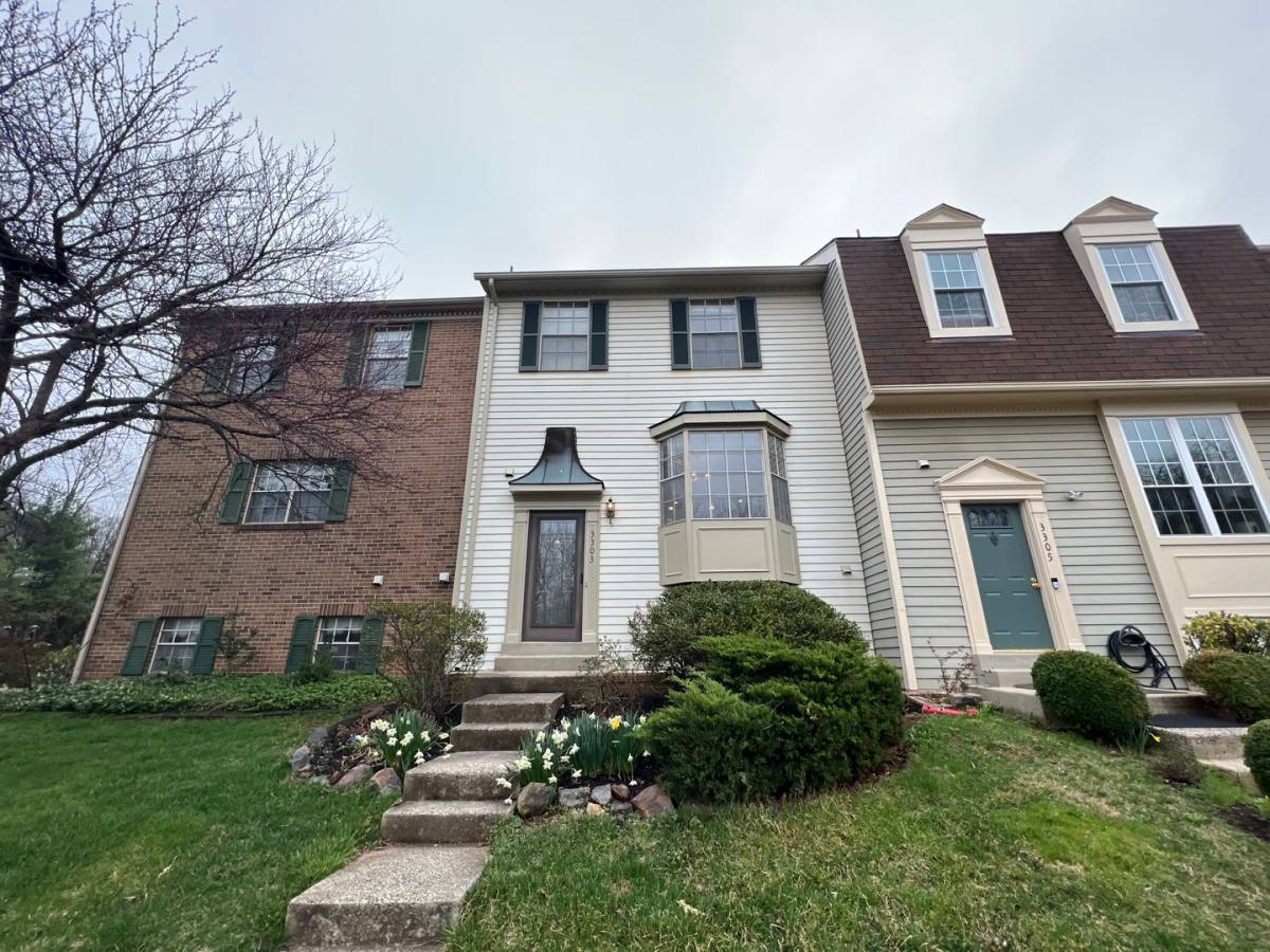 Townhouse for rent at 3303 Kinfolk Court, Herndon, VA 20171