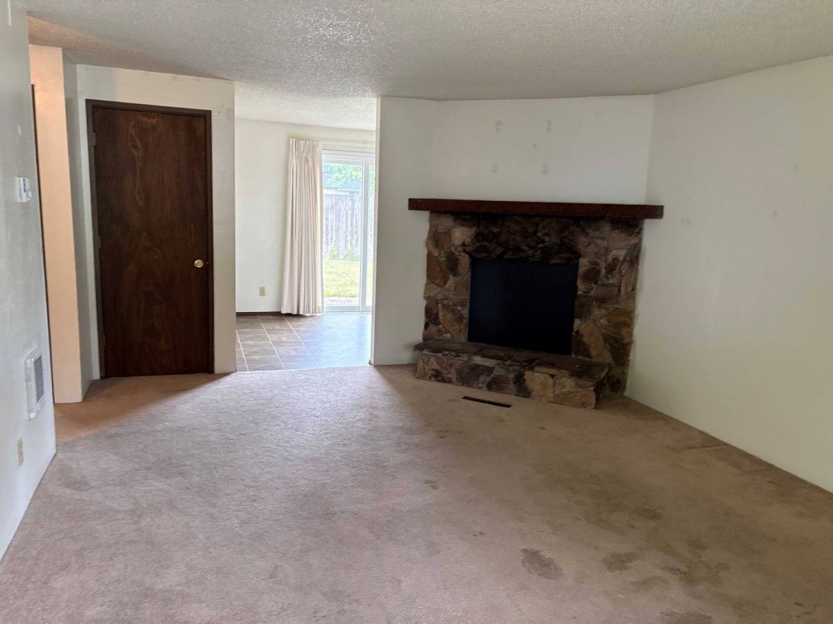 Apartment for rent at 4876 & 4878 Elderberry Lp, Springfield, OR 97478