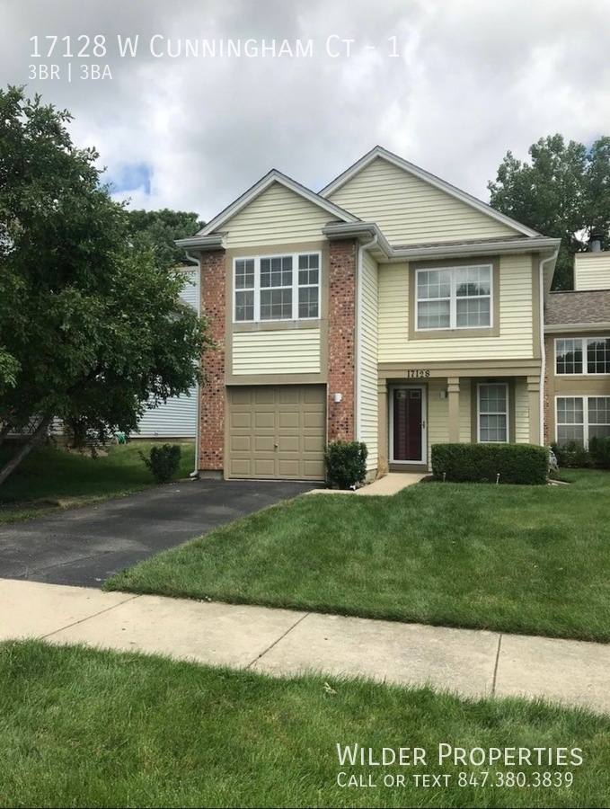 Townhouse for rent at 17128 W Cunningham Court #1, Libertyville, IL 60048