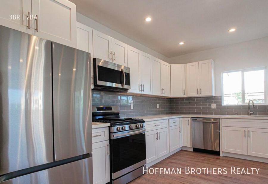 Apartment for rent at 2955 Francis Ave #A, Los Angeles, CA 90005