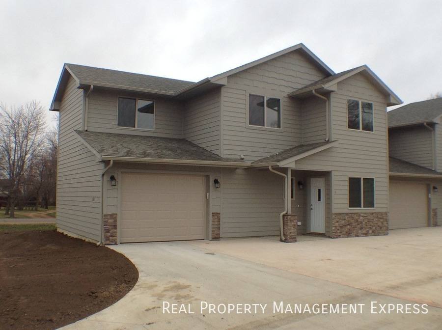 Townhouse for rent at 1101 Legendary Dr #A, Harrisburg, SD 57032