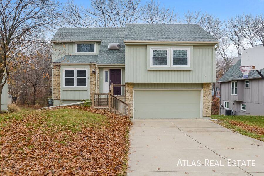 House for rent at 9336 Greenway Lane, Lenexa, KS 66215