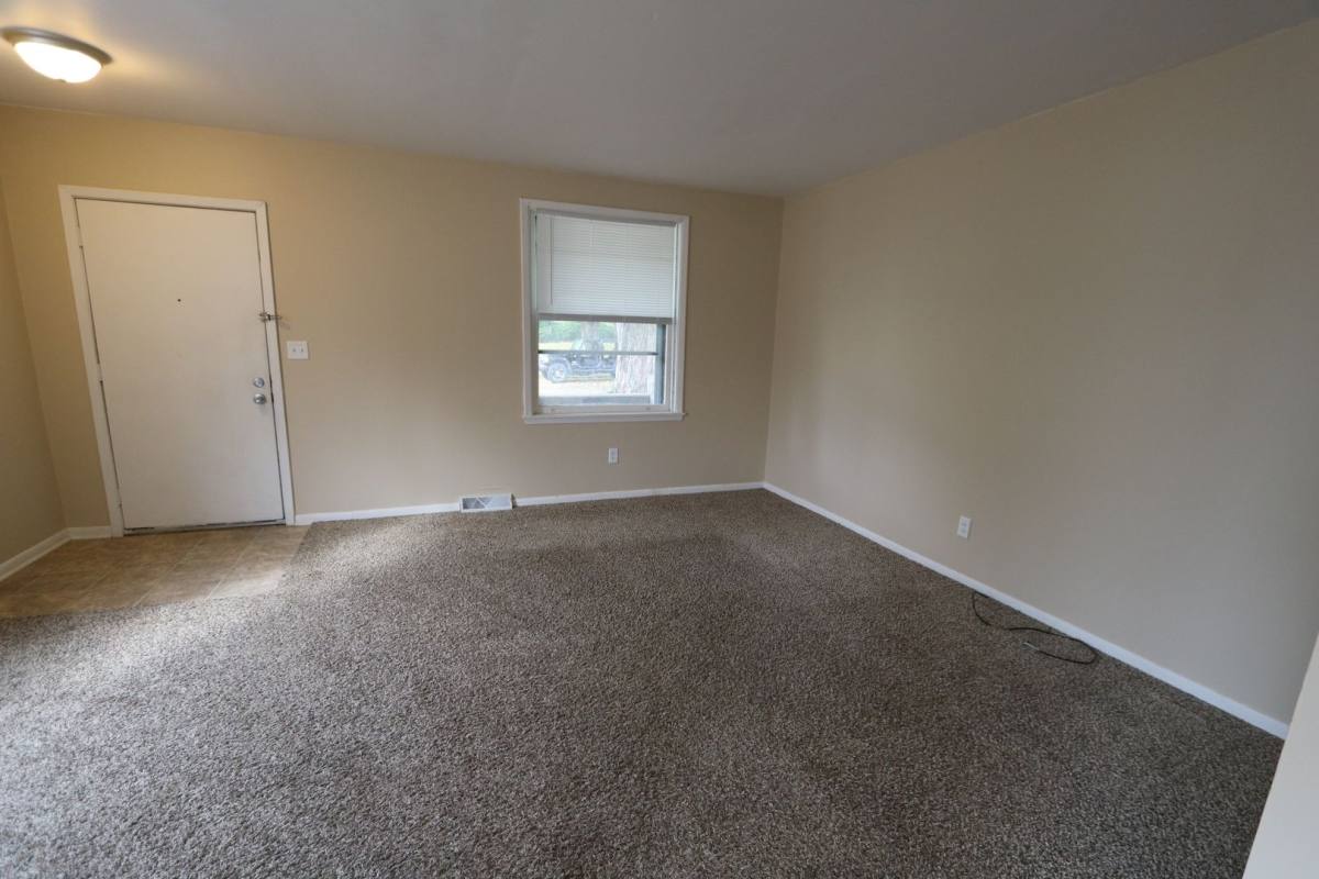 Apartment for rent at 900 & 902 N, Burlington, IA 52601