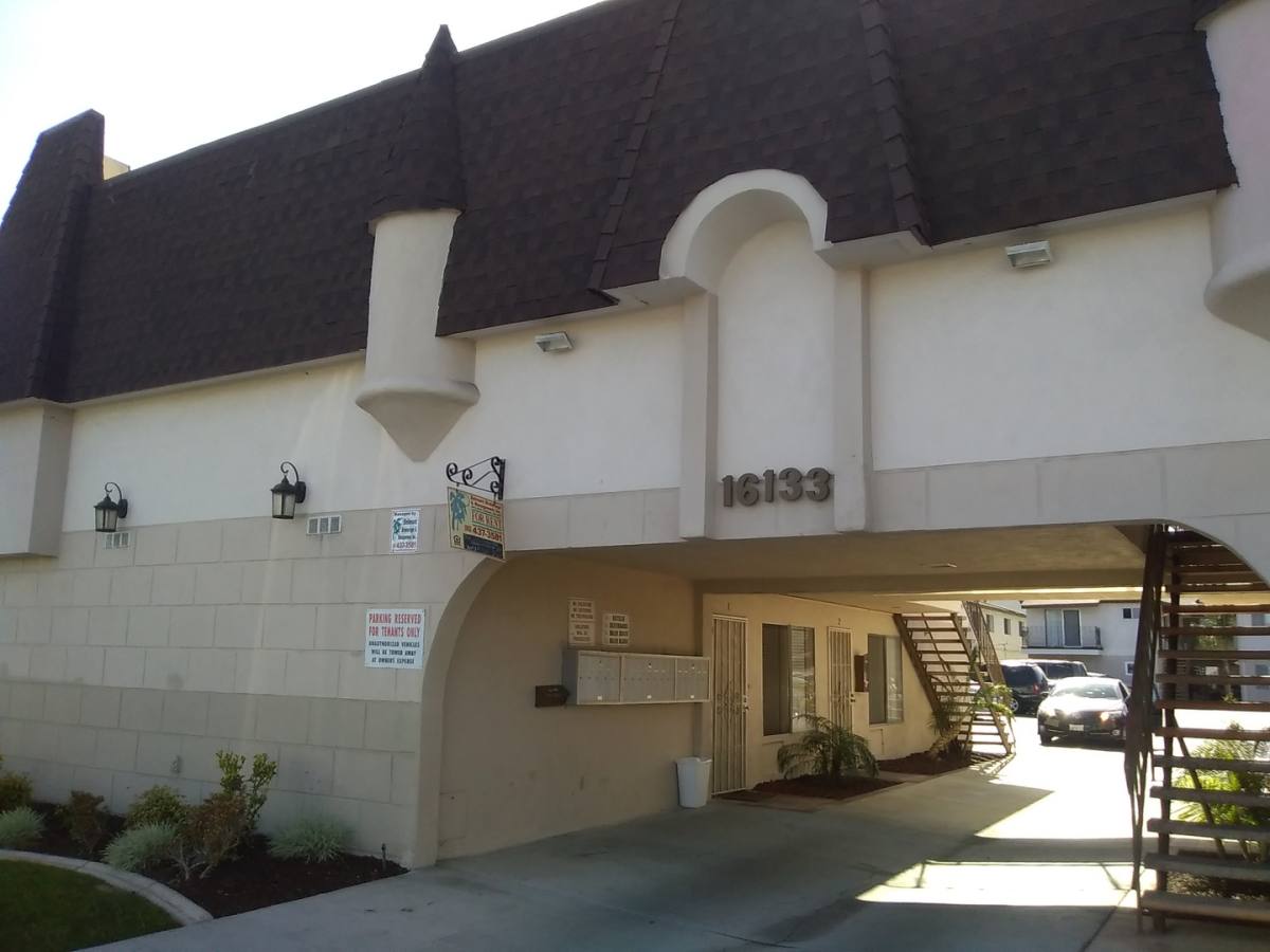 Apartment for rent at 16133 Woodruff Ave, Bellflower, CA 90706