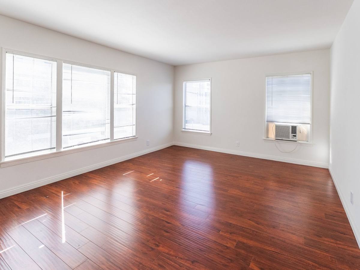 Apartment for rent at 2771 San Marino St, Los Angeles, CA 90006