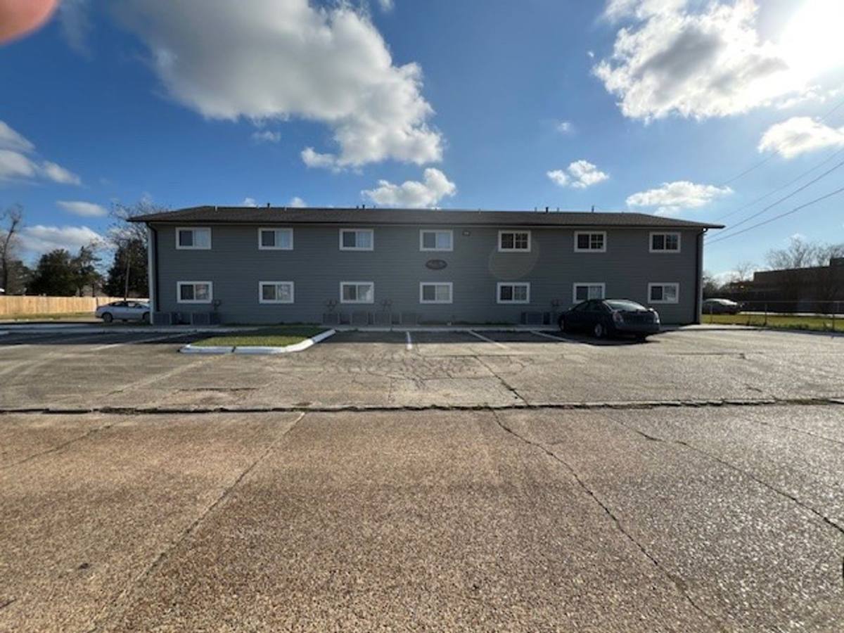 Apartment for rent at 1604 Moss St, Lake Charles, LA 70601