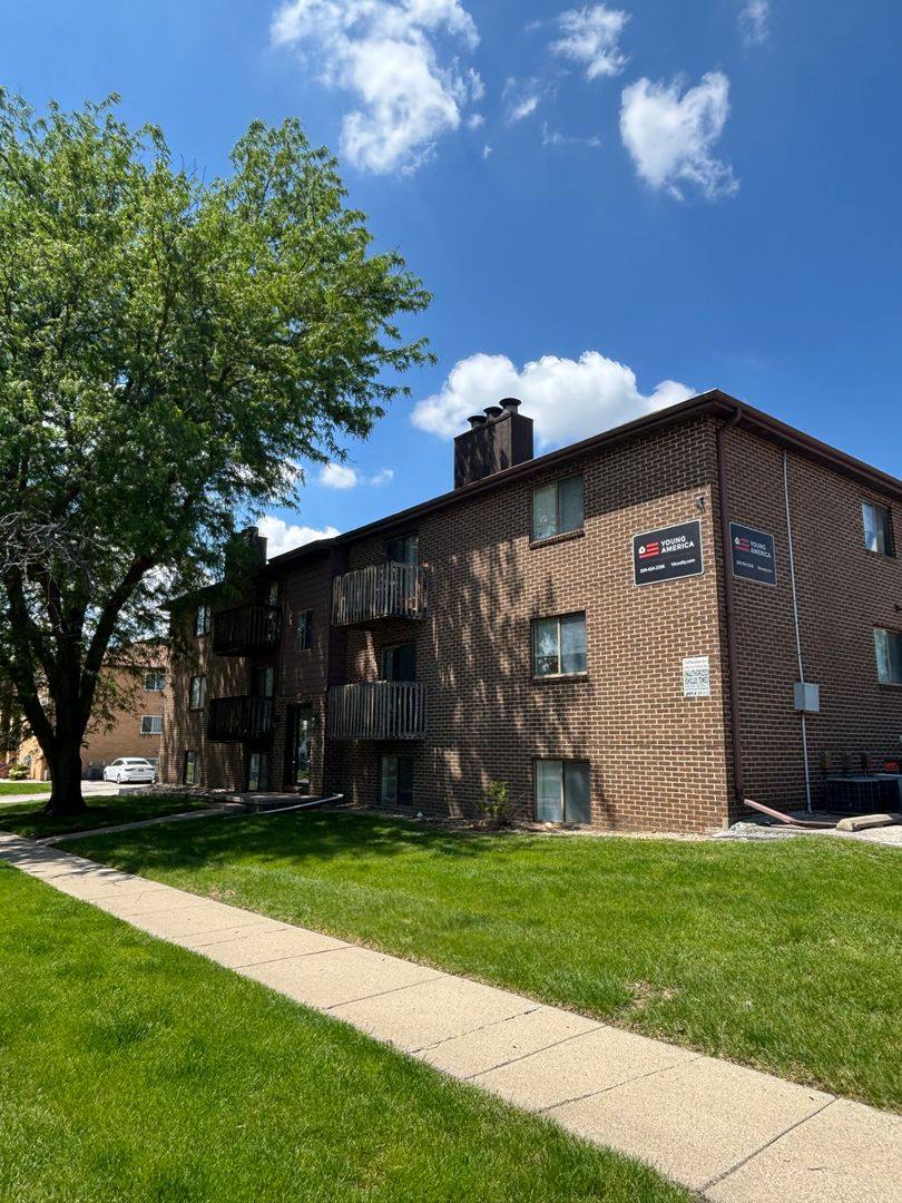 Apartment for rent at 2408 Rainbow Ave, Bloomington, IL 61704