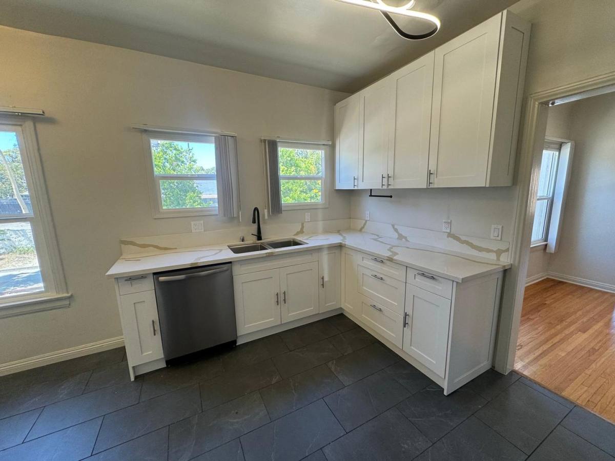 Apartment for rent at 459 Orange Grove, Los Angeles, CA 90036