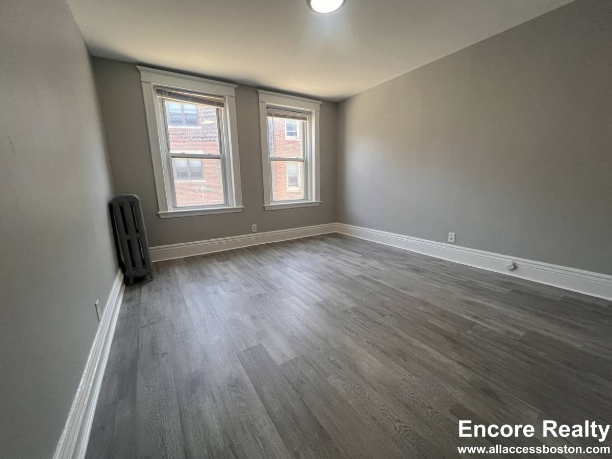 Apartment for rent at 376 Riverway, Boston, MA 02115
