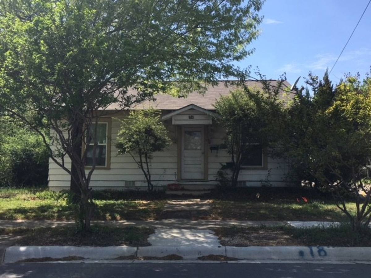 House for rent at 905 Bolivar St, Denton, TX 76201