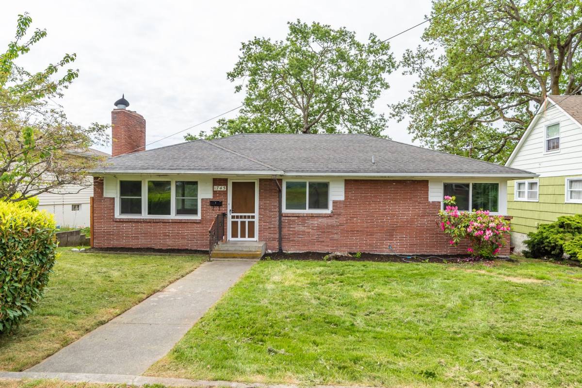 House for rent at 1745 SE 6th Ave, Oak Harbor, WA 98277