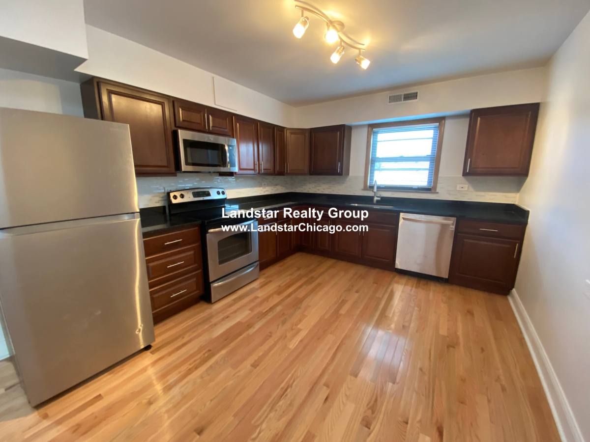 Apartment for rent at 6304 N Cicero Ave #2, Chicago, IL 60646