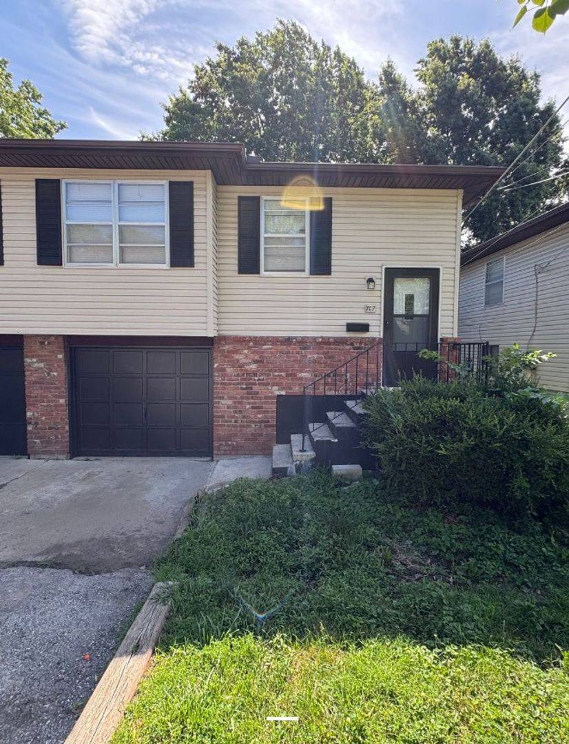 House for rent at 707 N Frandsen Rd, Independence, MO 64050