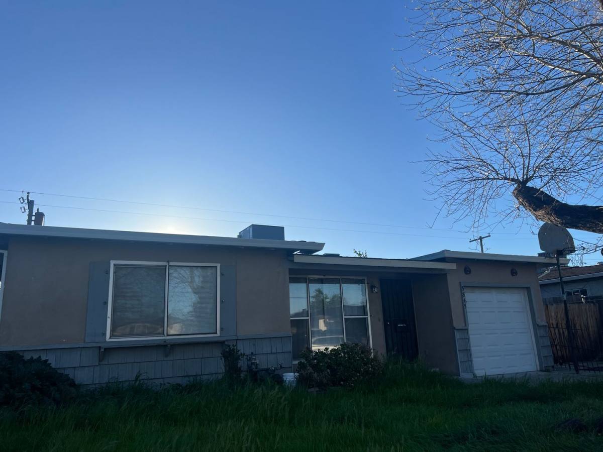 House for rent at 5845 69th St, Sacramento, CA 95824