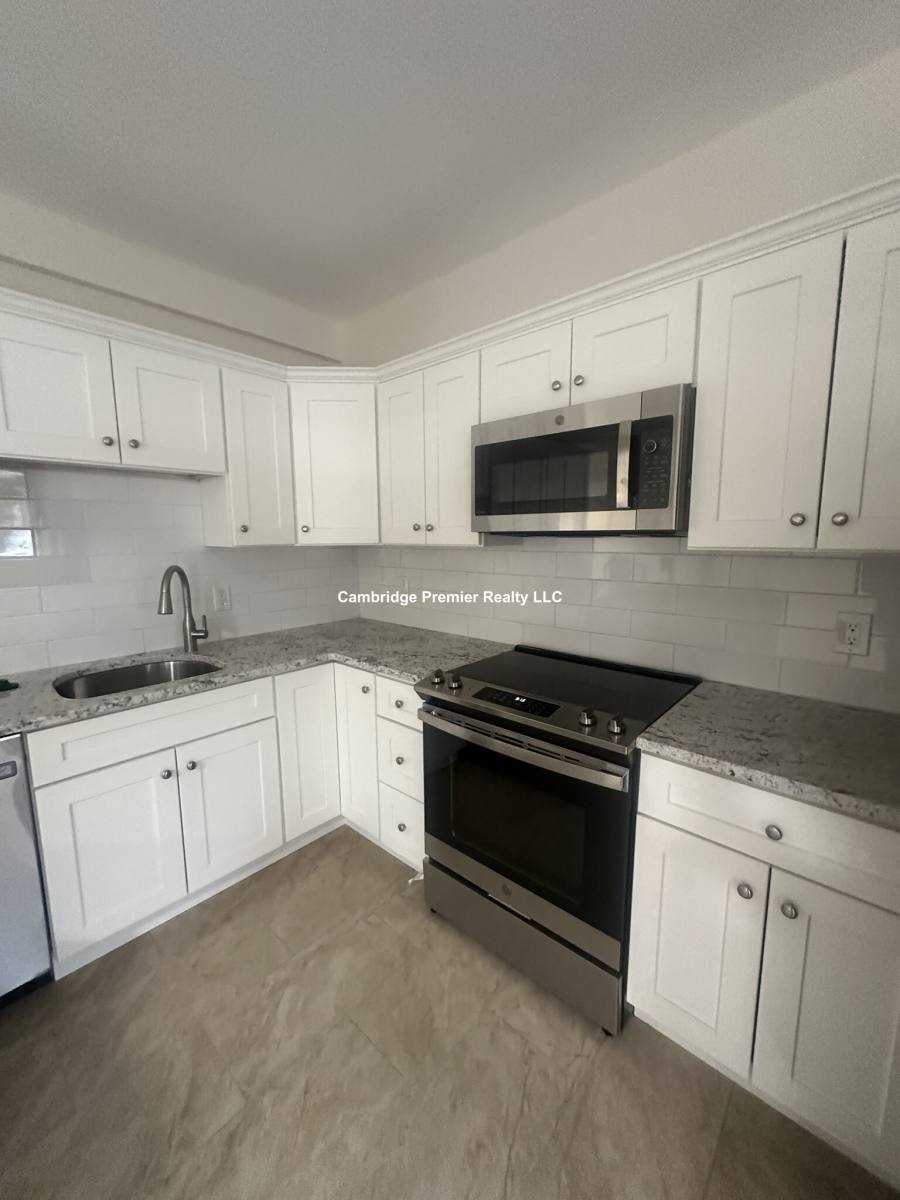 Apartment for rent at 3 Linnaean St #2B, Cambridge, MA 02138