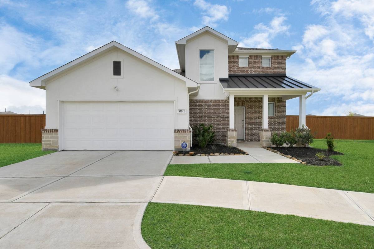 House for rent at 10611 Crescent Peak Court, Rosharon, TX 77583