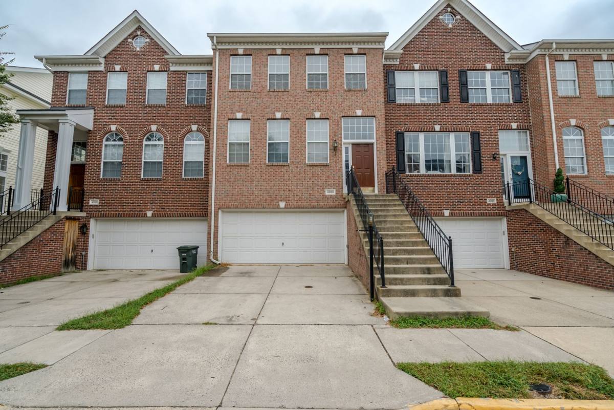 Townhouse for rent at 43123 Shadow Terrace, Leesburg, VA 20176