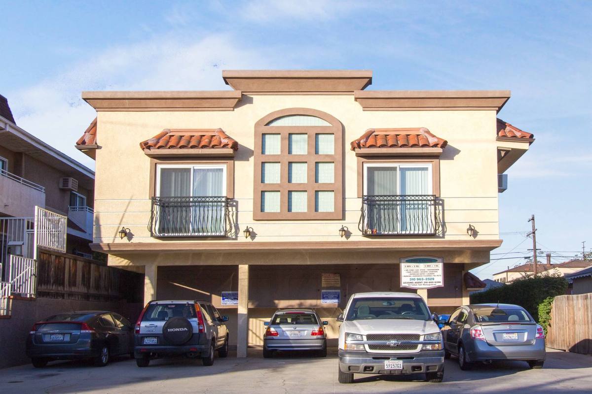 Apartment for rent at 3728 Bentley Ave, Los Angeles, CA 90034