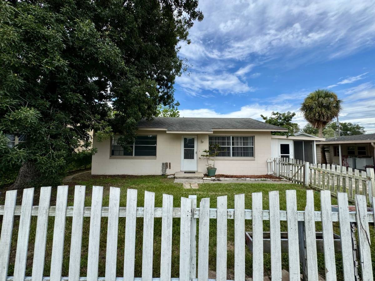 House for rent at 308 N Rockingham Ave, Tavares, FL 32778