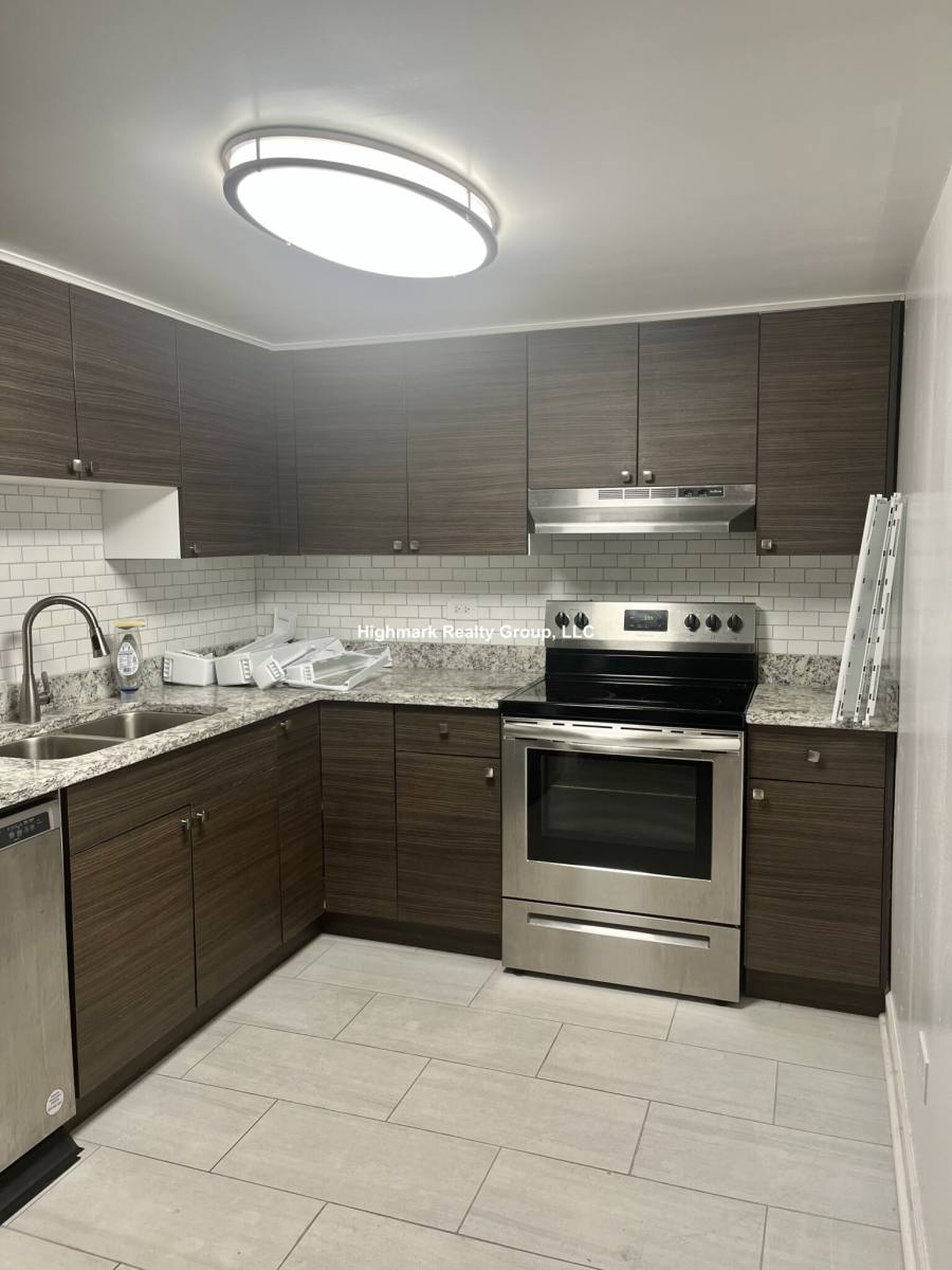 Apartment for rent at 525 N Quentin Rd #110, Palatine, IL 60067