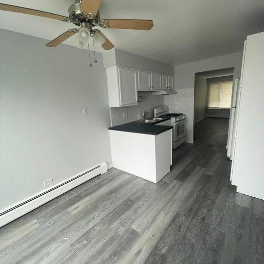 Apartment for rent at 17738 Commercial Ave #2S, Lansing, IL 60438